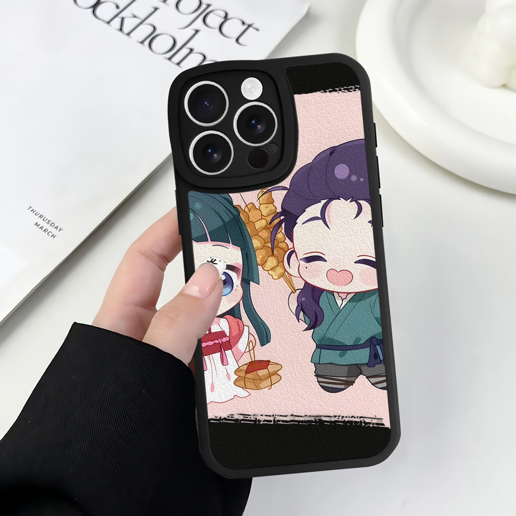 （画像用） 薬屋のひとりごと The Apothecary Diaries 【iPhone 16シリーズ対応】シリコンスマホケース（レザー調） 材質：シリコン